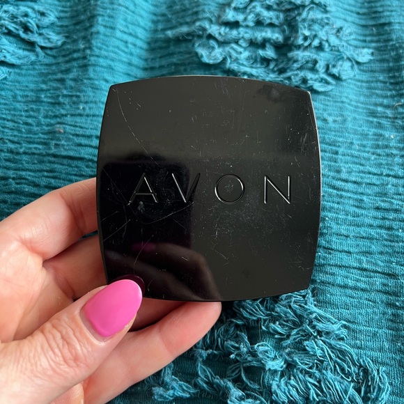AVON Pressed Eyeshadow - Picture 2 of 3